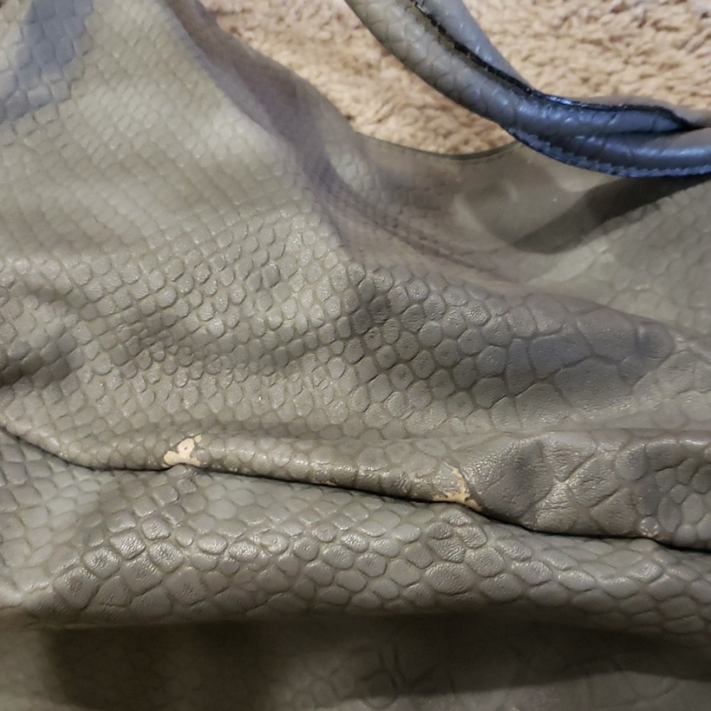 Gray Guess Purse - Picture 4 of 4